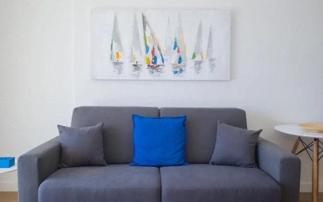 Flower Beach Suite 25