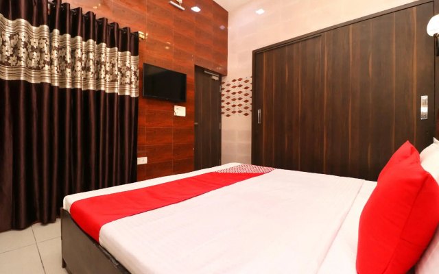 OYO Flagship 18478 Hotel Max