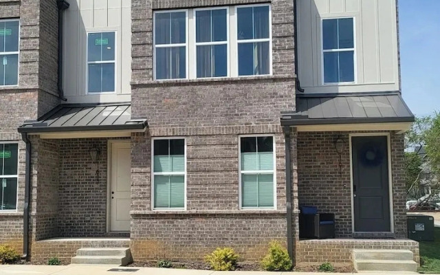 Pet-friendly Townhouse With Free Parking in TN