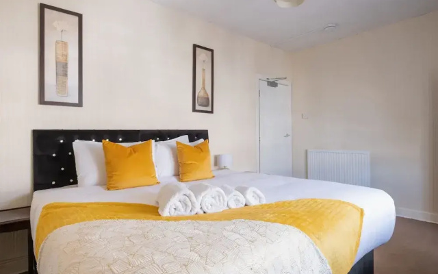 Novelty Suites Froghall Avenue
