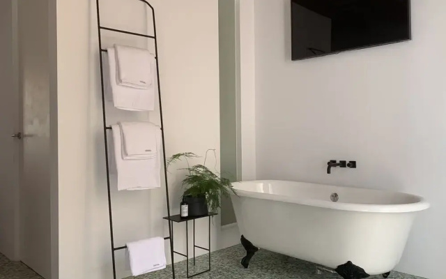 Fragile Boutique Hotel