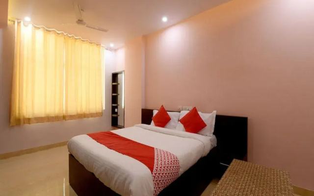 OYO 23606 Hotel Danaria