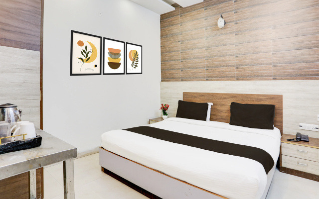 OYO 15947 Hotel Prabhat