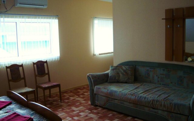 Гостиница Guest House on Pionersky prospekt 36 в Анапе отзывы, цены и фото номеров - забронировать гостиницу Guest House on Pionersky prospekt 36 онлайн Анапа комната для гостей