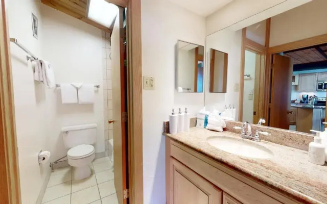 Laurelwood Condominiums Studio Premier Unit 311