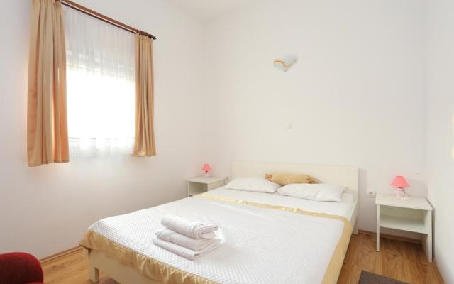 Apartment Lias - with restaurant: A1 Rogoznica, Riviera Sibenik