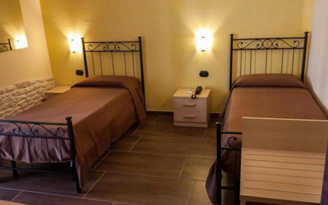 Mimi Hotel & Camping