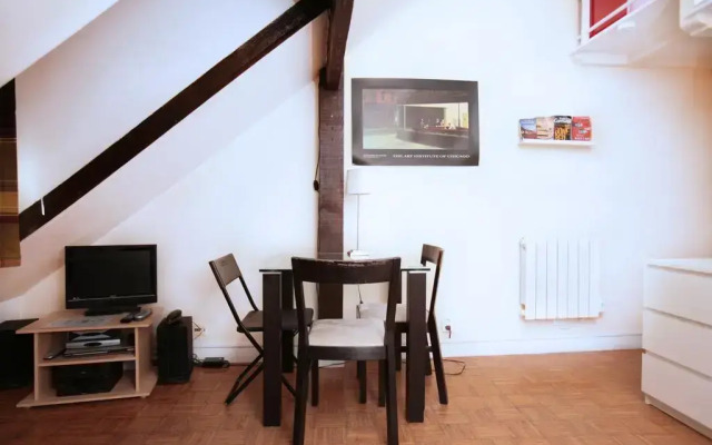 Lovely Marais Sudio with Mezzanine (94)
