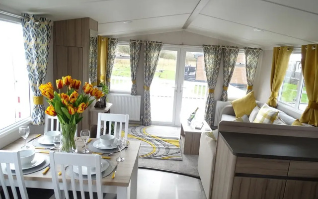 Luxury Hot Tub Retreat Caravan At Tattersall
