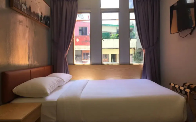 OYO 89979 Diamond Hotel