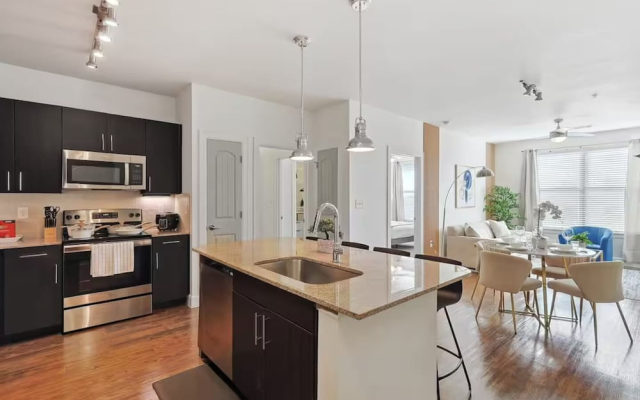 Stylish 2B near Legacy West