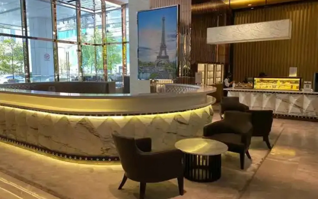 Platinum Suites by StayHere