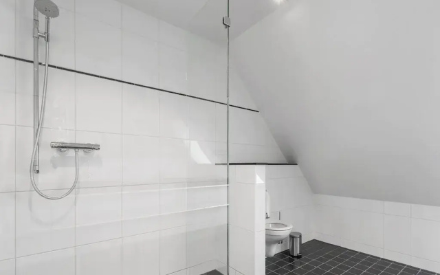 Spacious Holiday Home De Pauwenhof