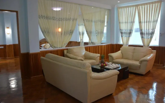 Famous Parami Hotel
