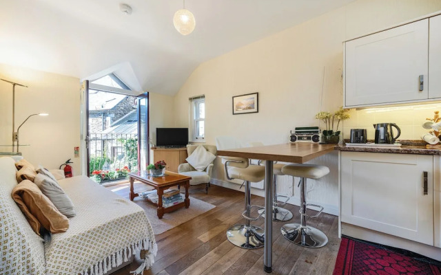 The Retreat with Free Parking