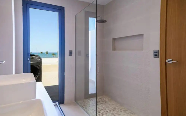 Elegant and Spacious Penthouse With Ocean View
