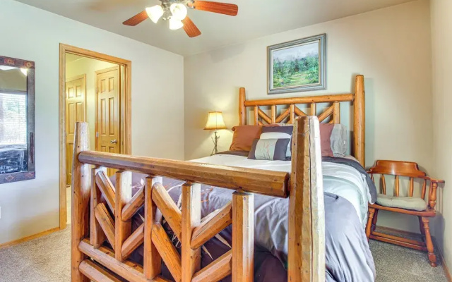 Family-friendly Hideaway Cabin in Lakeside!