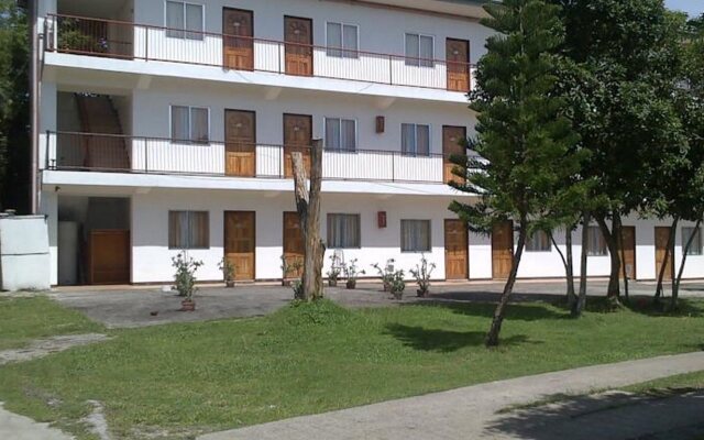 Отель Ladaga Inn Hotel & Restaurant Филиппины, Дауис - отзывы, цены и фото номеров - забронировать отель Ladaga Inn Hotel & Restaurant онлайн вид на фасад