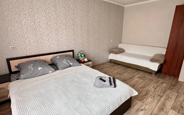 Ideal Apartment (Идеал Апартмент) на улице Первостроителей 1
