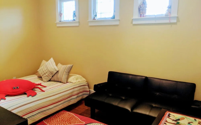 Palm River Estate - Five Bedroom Home