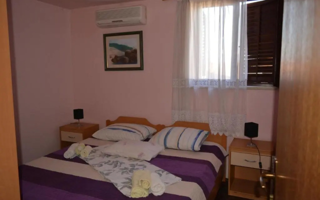 Apartments with a parking space Rovinj - 18206