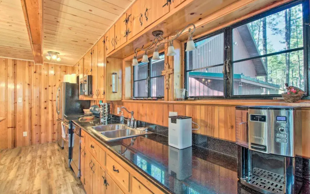 Furnished Patio & Fire Pit: Pinetop Cabin!