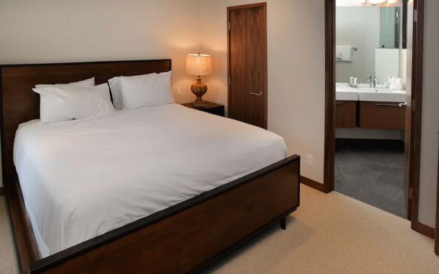 Ge Inn Plaza #109 4 Bedroom Condo by RedAwning