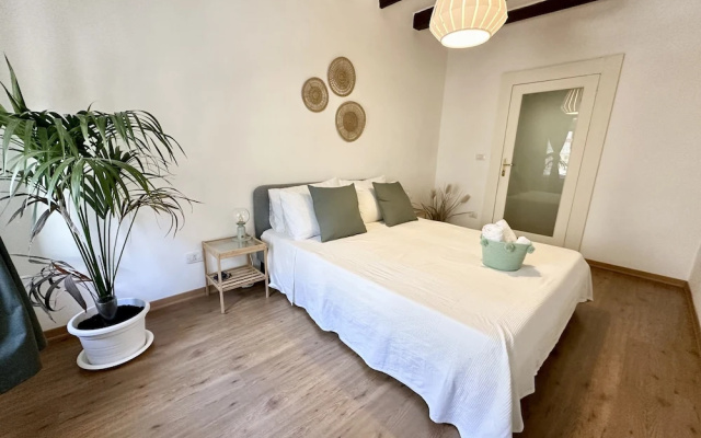 Historical 1400 Ft2 Apartment At Temple Of Apollo