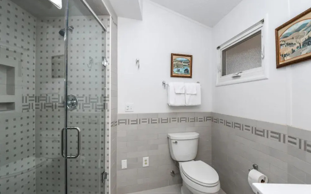 Retro Lake Landing 3 Bedroom House