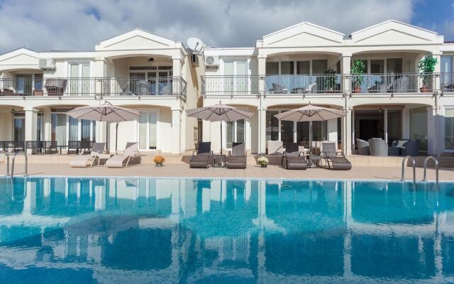 Отель Spa Resort Becici вид на фасад