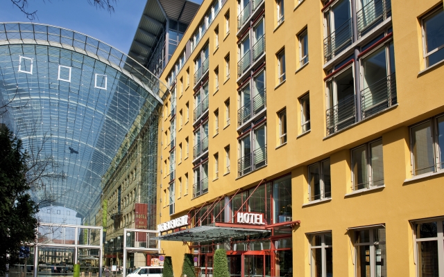 Hotel Elbflorenz Dresden вид на фасад