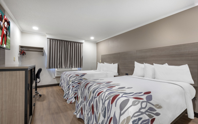 Super 8 By Wyndham Suffolk Tidewater