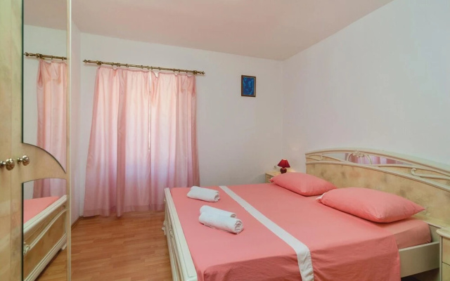 Beautiful Home in Pucisca With 4 Bedrooms, Wifi and Outdoor Swimming Pool