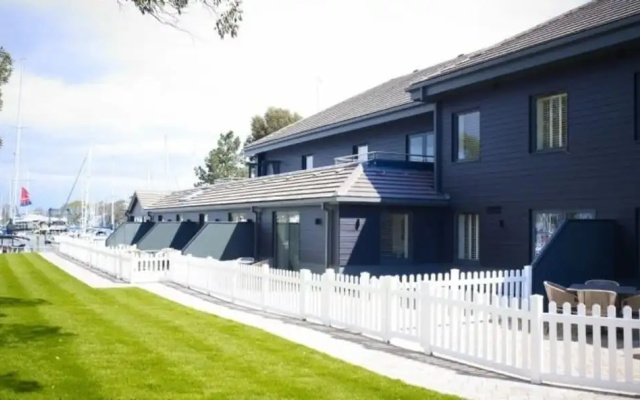 8 The Salterns, Chichester 402400