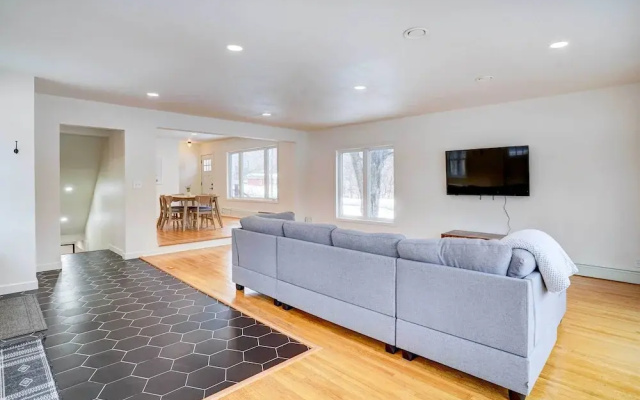 Hopkins Vacation Rental ~ 12 Mi to Minneapolis