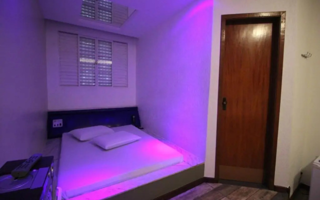 Motel Strattus (Adults Only)