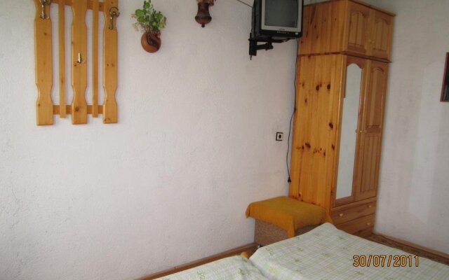 Отель Kristal Guest House Чепеларе