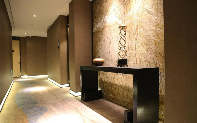 Elegance Hotel