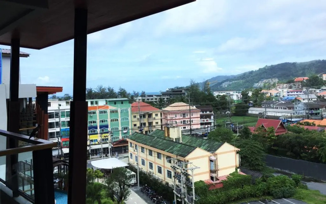 Отель The Lunar Patong