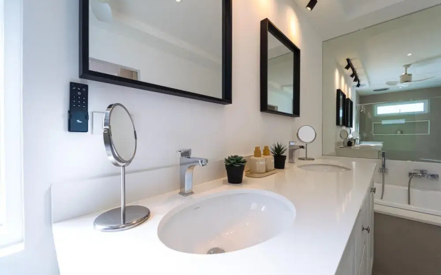 New Modern 3 Bedroom Pool Villa MB3