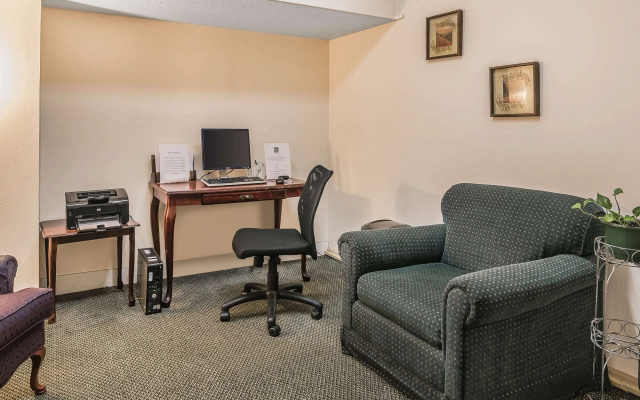 Quality Inn & Suites Albany Airport