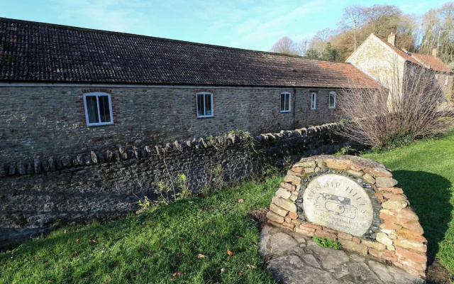 1 West Bank, Wells