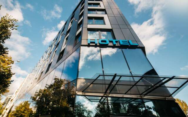 Q Hotel Plus Wroclaw вид на фасад