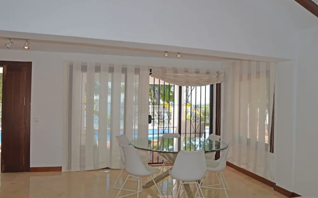 Beachfront villa protected private pool 4 bedrooms Marbella