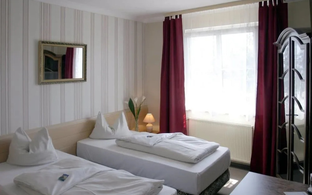 Bavaria Safari Hotel