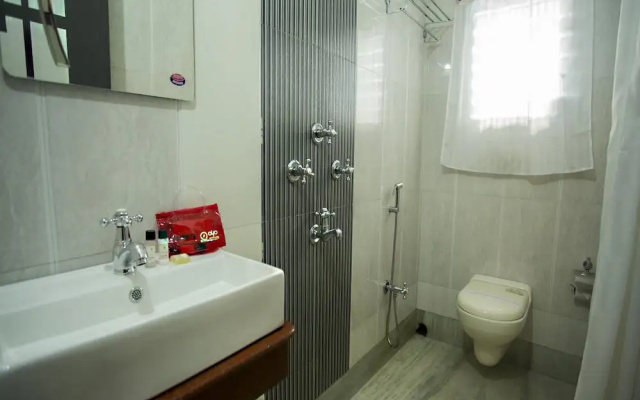 OYO 1758 Hotel Balaji Inn