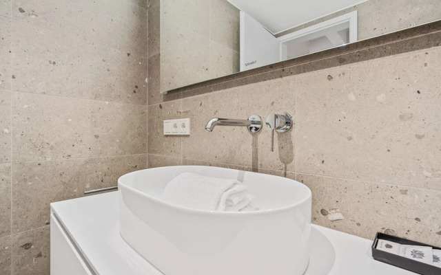 Clausen Hideaway Modern Apartment ID211