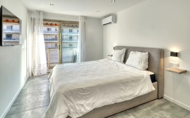 A/C 2bdr/6p Flat Just two Minutes From the Beach!