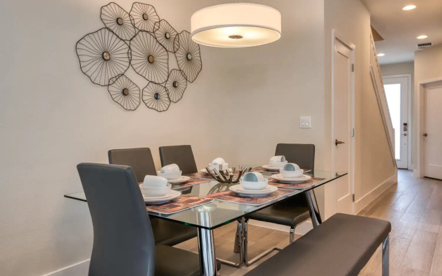 Pleasant Townhome with private pool near Disney