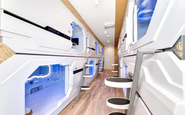 Space Q Capsule Hotel